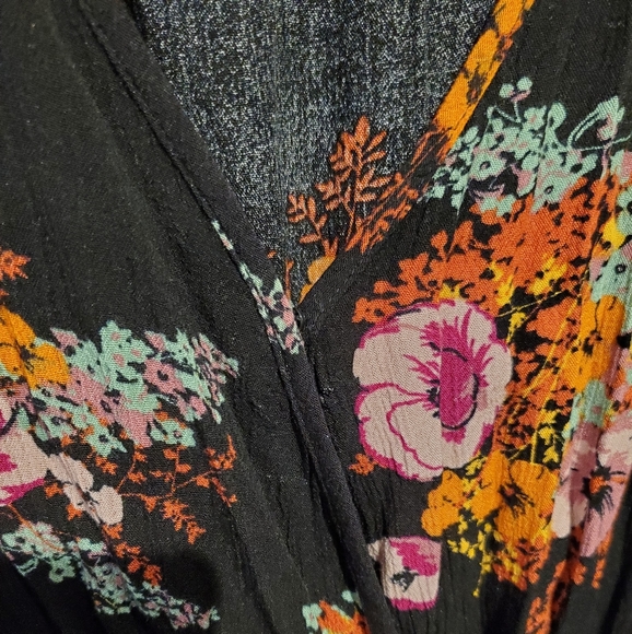 FLORAL BLACK ROMPER - Picture 5 of 6